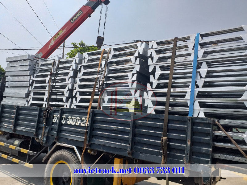 pallet sắt chứa hàng